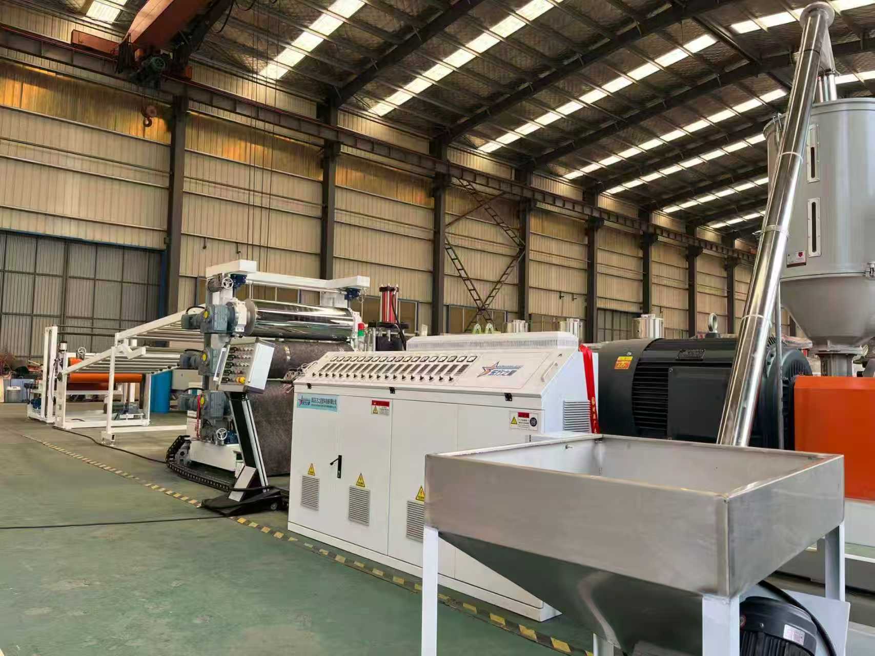 Qingdo Eaststar ຕ້ອນຮັບລູກຄ້າສໍາລັບການກວດກາອຸປະກອນ TPE / TPV / TPU / TPRO / TPRO